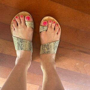 Beek Finch Sandal Size 9